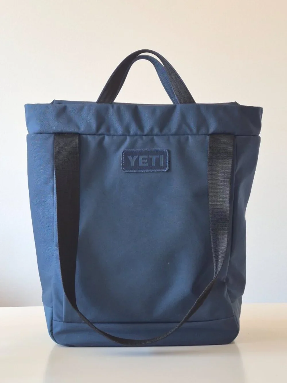 YETI Navy Blue Laptop Work Tote Bag Padded Organizer Shoulder Travel Bag